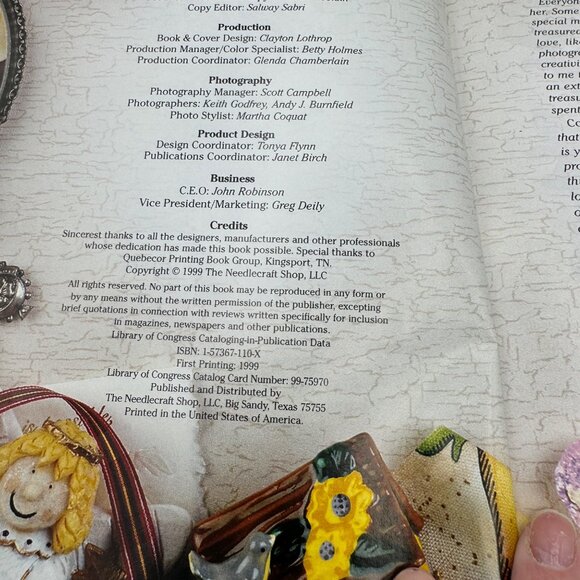 Country Keepsakes Plastic Canvas Craft Book By The Needlecraft Shop 1999 - Picture 3 of 7